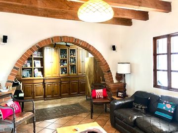 CASA EN VENTA CON USO DE SUELO COMERCIAL Y HABITACIONAL, MAGDALENA CONTRERAS