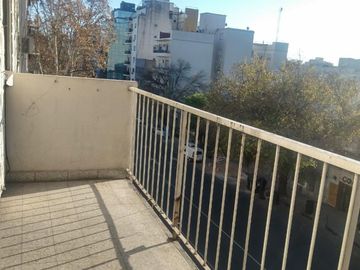 Vende Depto 4 Ambientes, Con Balcon Al Frente Y Cochera