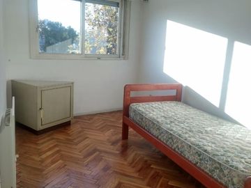 Vende Depto 4 Ambientes, Con Balcon Al Frente Y Cochera