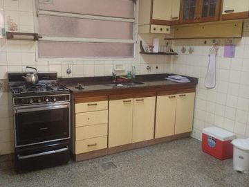 Vende Depto 4 Ambientes, Con Balcon Al Frente Y Cochera