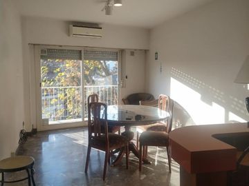 Vende Depto 4 Ambientes, Con Balcon Al Frente Y Cochera