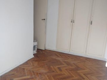 Vende Depto 4 Ambientes, Con Balcon Al Frente Y Cochera