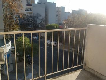Vende Depto 4 Ambientes, Con Balcon Al Frente Y Cochera