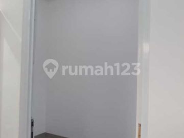 Dijual Rumah 2 Lantai Lokasi Strategis di Graha Jeumpa