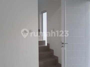 Dijual Rumah 2 Lantai Lokasi Strategis di Graha Jeumpa