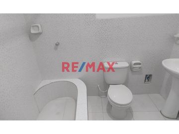 ALQUILER DE DEPARTAMENTO SEGUNDO PISO EN EXCELENTE ZONA DE LA URB. LAS BRISAS 
🏚Segundo Piso con excelentes acabados totalmente remodelado
Caracterí
