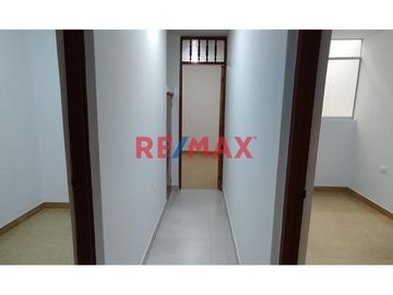 ALQUILER DE DEPARTAMENTO SEGUNDO PISO EN EXCELENTE ZONA DE LA URB. LAS BRISAS 
🏚Segundo Piso con excelentes acabados totalmente remodelado
Caracterí