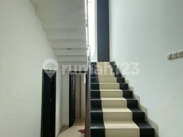 Rumah Mewah Taman Telaga Golf BSD City Fully Furnish Kondisi Bagus