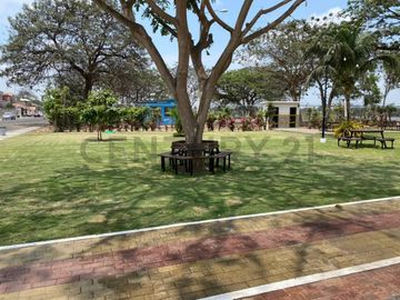 Venta Casa de Estreno en Urbanización Portón Del Rio IvoZ