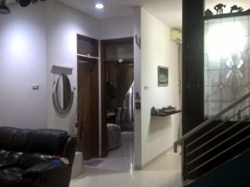 Rumah Dijual Nyaman dan Aman Dengan FullFunishd di Batununggal
