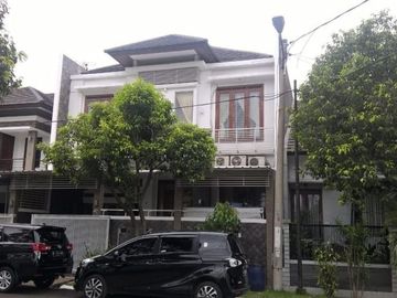 Rumah Dijual Nyaman dan Aman Dengan FullFunishd di Batununggal