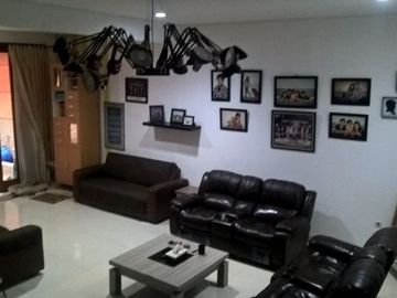 Rumah Dijual Nyaman dan Aman Dengan FullFunishd di Batununggal