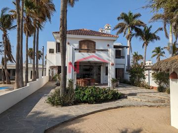 RESIDENCIA EN VENTA EN PLAYA LAS BOCAS. HUATABAMPO, SONORA.