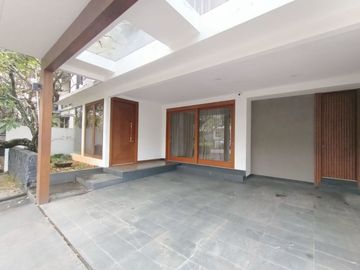Rumah Ada Swimming Pool Lokasi Strategis di Maleo Bintaro 6569