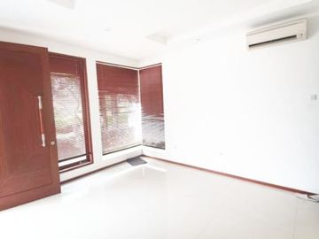 Rumah Ada Swimming Pool Lokasi Strategis di Maleo Bintaro 6569