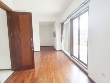 Rumah Ada Swimming Pool Lokasi Strategis di Maleo Bintaro 6569