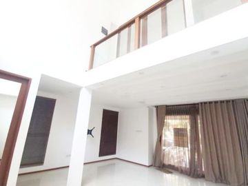 Rumah Ada Swimming Pool Lokasi Strategis di Maleo Bintaro 6569