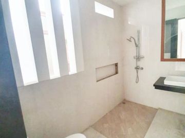 Rumah Ada Swimming Pool Lokasi Strategis di Maleo Bintaro 6569