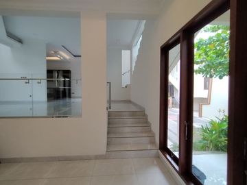 Town House di Pasar Minggu dg Privat Pool & Garden , Semi Furnished HSE-A0401