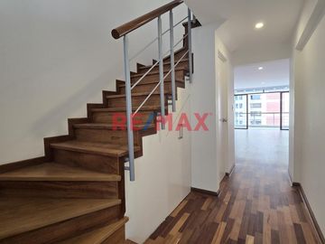 Venta De Departamento Dúplex 199.75 M2. Urb. Santa Cruz Miraflores