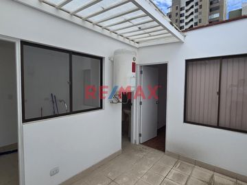 Venta De Departamento Dúplex 199.75 M2. Urb. Santa Cruz Miraflores