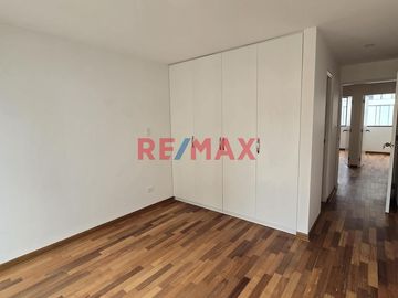 Venta De Departamento Dúplex 199.75 M2. Urb. Santa Cruz Miraflores