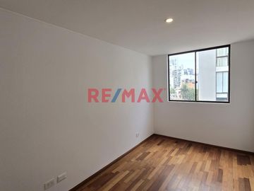 Venta De Departamento Dúplex 199.75 M2. Urb. Santa Cruz Miraflores
