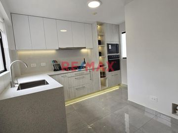 Venta De Departamento Dúplex 199.75 M2. Urb. Santa Cruz Miraflores