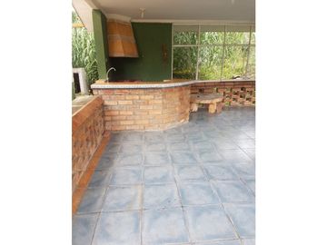 Hacienda con casa y terreno en venta tipo quinta en paute
