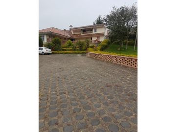 Hacienda con casa y terreno en venta tipo quinta en paute