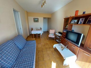 RETASADO Departamento 2 dormitorios c/balcon y terraza propia Opcional cochera