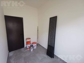 CASA EN VENTA EN FRACCIONAMIENTO PRIVADO AL SUR DE MONTERREY, EQUIPADA