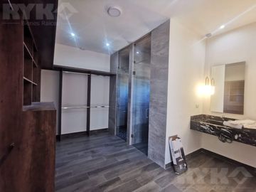 CASA EN VENTA EN FRACCIONAMIENTO PRIVADO AL SUR DE MONTERREY, EQUIPADA