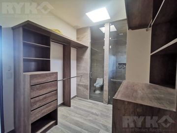 CASA EN VENTA EN FRACCIONAMIENTO PRIVADO AL SUR DE MONTERREY, EQUIPADA
