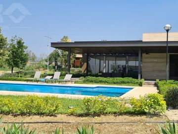 CASA EN VENTA EN FRACCIONAMIENTO PRIVADO AL SUR DE MONTERREY, EQUIPADA