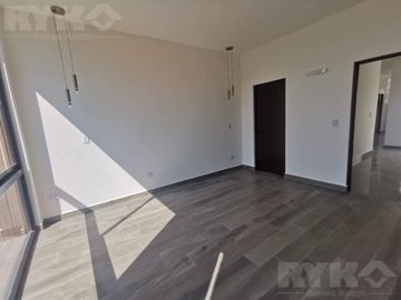 CASA EN VENTA EN FRACCIONAMIENTO PRIVADO AL SUR DE MONTERREY, EQUIPADA