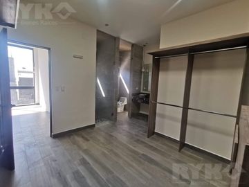 CASA EN VENTA EN FRACCIONAMIENTO PRIVADO AL SUR DE MONTERREY, EQUIPADA