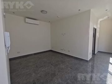 CASA EN VENTA EN FRACCIONAMIENTO PRIVADO AL SUR DE MONTERREY, EQUIPADA