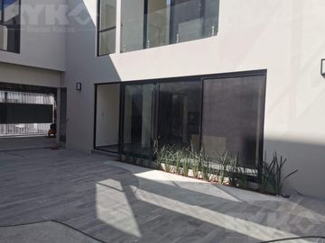 CASA EN VENTA EN FRACCIONAMIENTO PRIVADO AL SUR DE MONTERREY, EQUIPADA