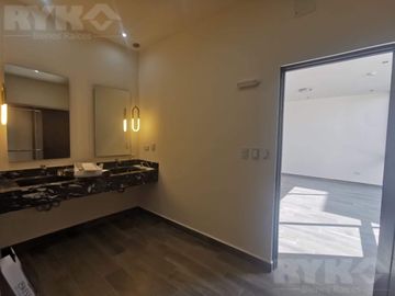 CASA EN VENTA EN FRACCIONAMIENTO PRIVADO AL SUR DE MONTERREY, EQUIPADA
