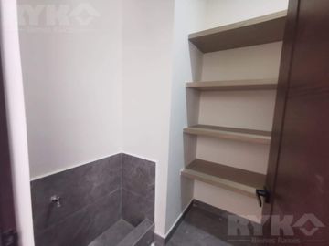 CASA EN VENTA EN FRACCIONAMIENTO PRIVADO AL SUR DE MONTERREY, EQUIPADA