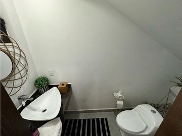 Casa en Venta en Cumbres Elite Premier semiamueblada con paneles