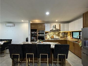 Casa en Venta en Cumbres Elite Premier semiamueblada con paneles