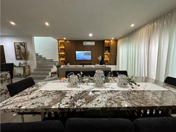 Casa en Venta en Cumbres Elite Premier semiamueblada con paneles