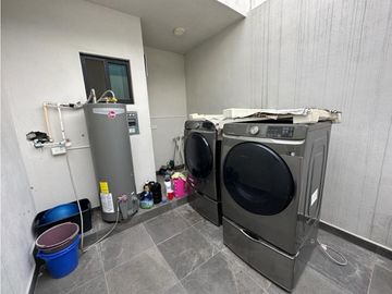 Casa en Venta en Cumbres Elite Premier semiamueblada con paneles