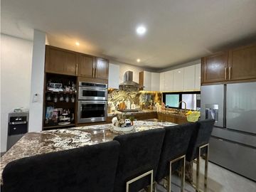 Casa en Venta en Cumbres Elite Premier semiamueblada con paneles