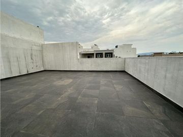 Casa en Venta en Cumbres Elite Premier semiamueblada con paneles