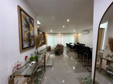 Casa en Venta en Cumbres Elite Premier semiamueblada con paneles