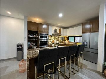 Casa en Venta en Cumbres Elite Premier semiamueblada con paneles