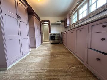 Casa en Venta en Propiedad única en centro histórico de Los Vilos. 2 casas con acceso independiente. Bodegón Cultural de Los Vilos